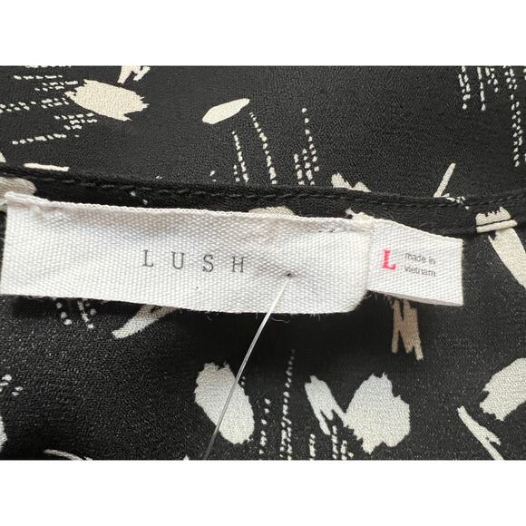 LUSH Top Women's Large V-Neck Button Down Modern Print Black Ivory NEW - Picture 3 of 13